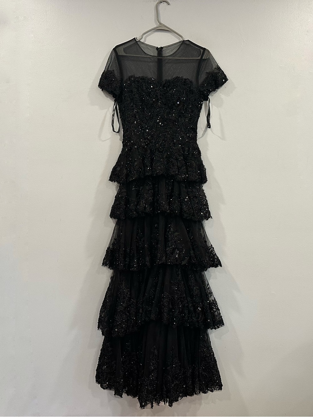 Mac Duggal 21097 Black Embellished High Neck Gown Tiered Ruffle Skirt sz 4 NWOT